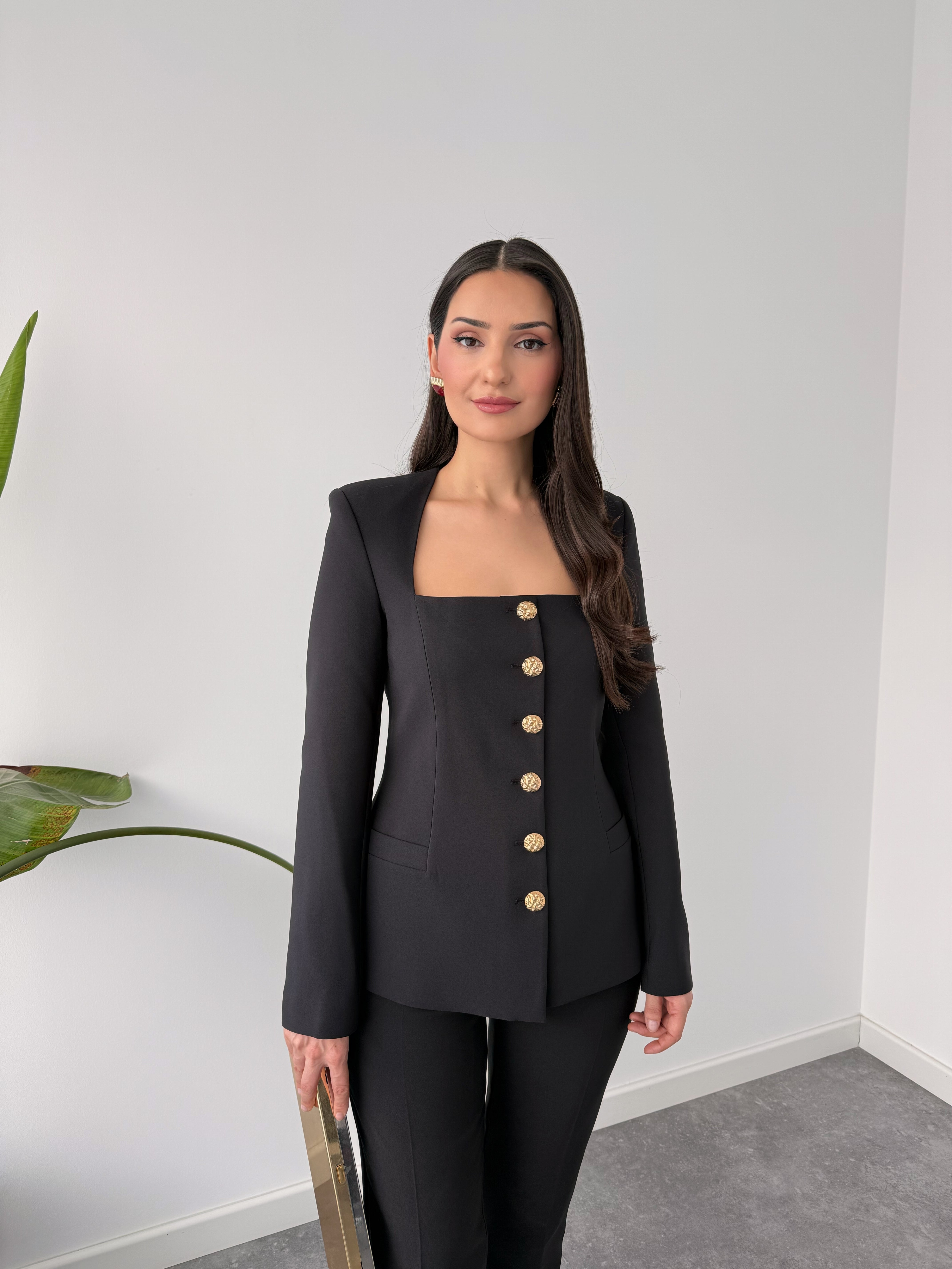 SQUARE NECK GOLD BUTTONS SET BLACK