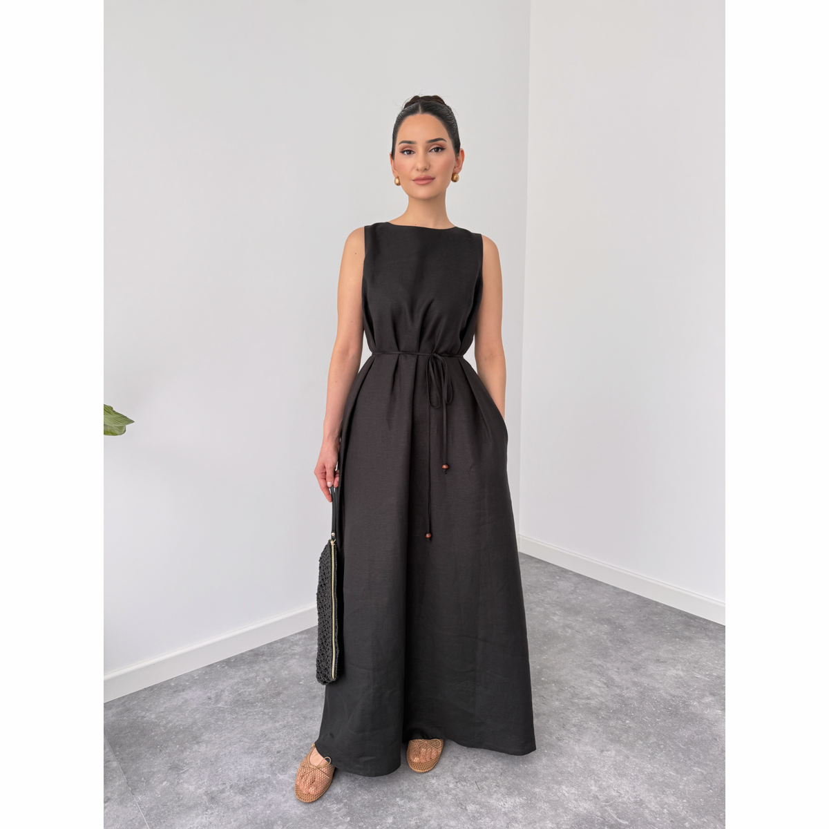 BACK LOW-CUT 100% LINEN DRESS BLACK