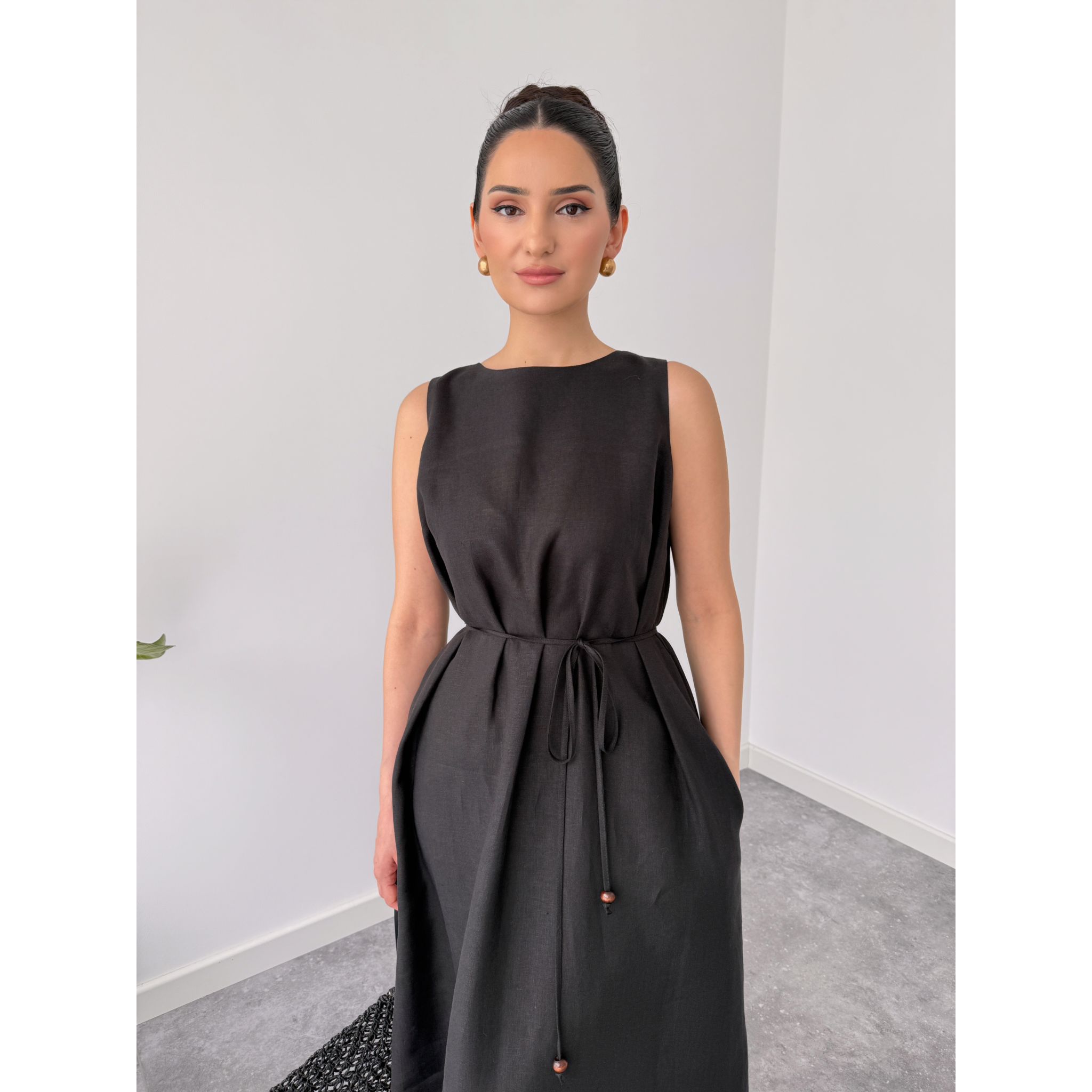 BACK LOW-CUT 100% LINEN DRESS BLACK