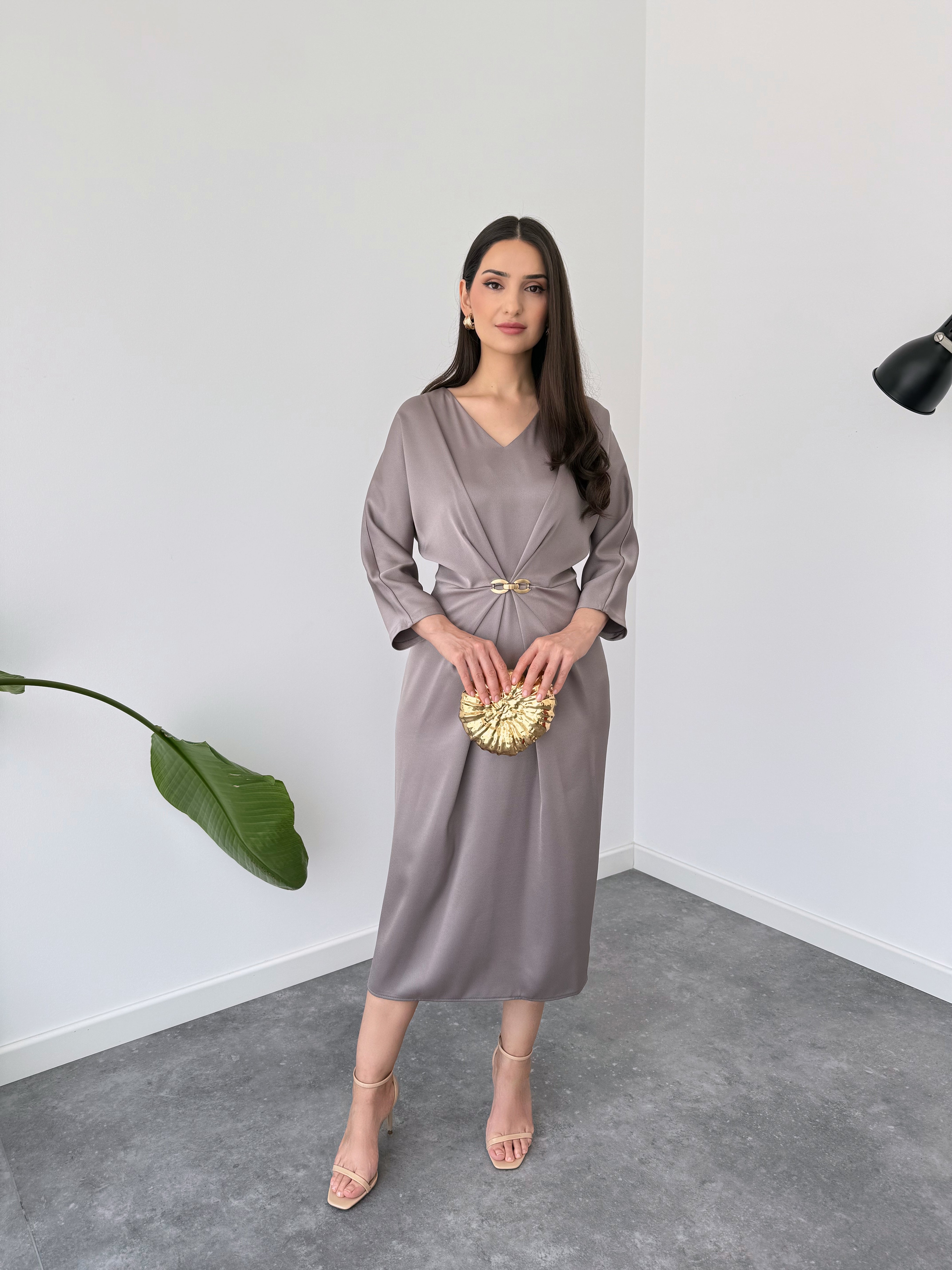 ACCESSORY WAIST DETAILED V-NECK SATIN DRESS GREY