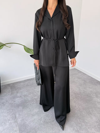 قميص أسود بياقة جاكيت من القطن والساتان