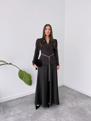 BLACK SKIRT SET WITH WAIST CHAIN ​​ACCESSORY