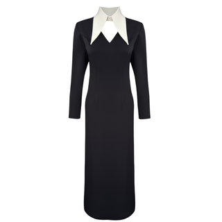 BLACK MAXI DRESS WITH DETACHABLE COLLAR DETAIL.