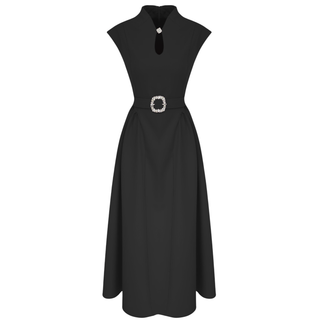 BLACK DRESS WITH STONE DETAIL ON THE BELT AND ACCENTRATION.