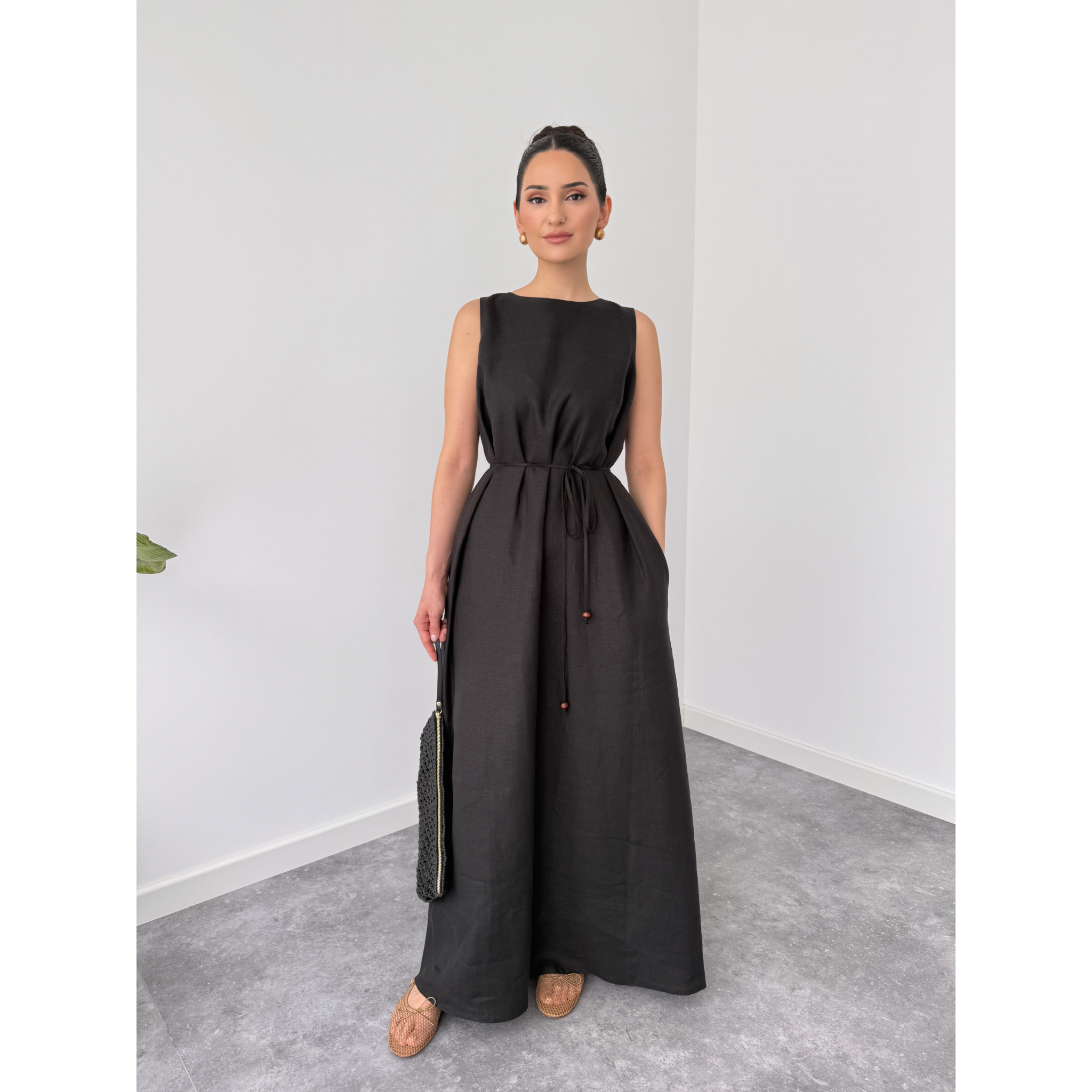 BACK LOW-CUT 100% LINEN DRESS BLACK