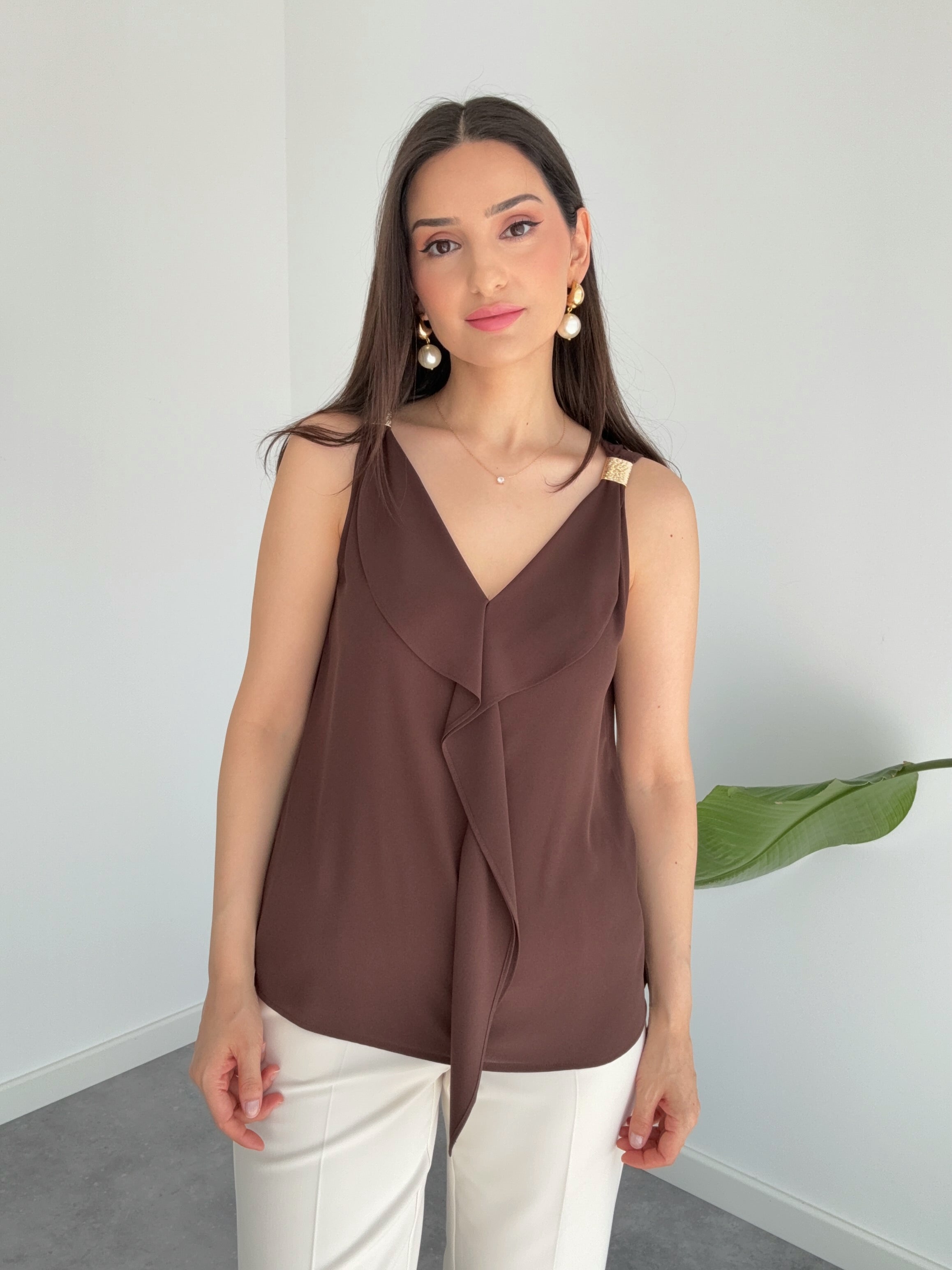 ACCESSORY SHOULDERS DETAILED V-NECK BLOUSE BROWN