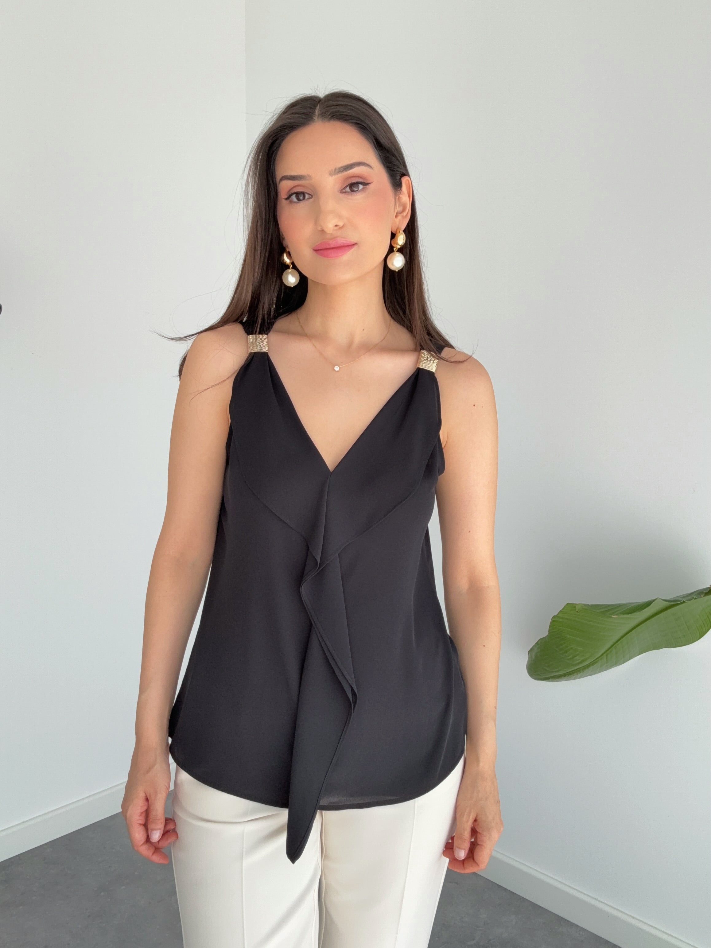 ACCESSORY SHOULDERS DETAILED V-NECK BLOUSE BLACK