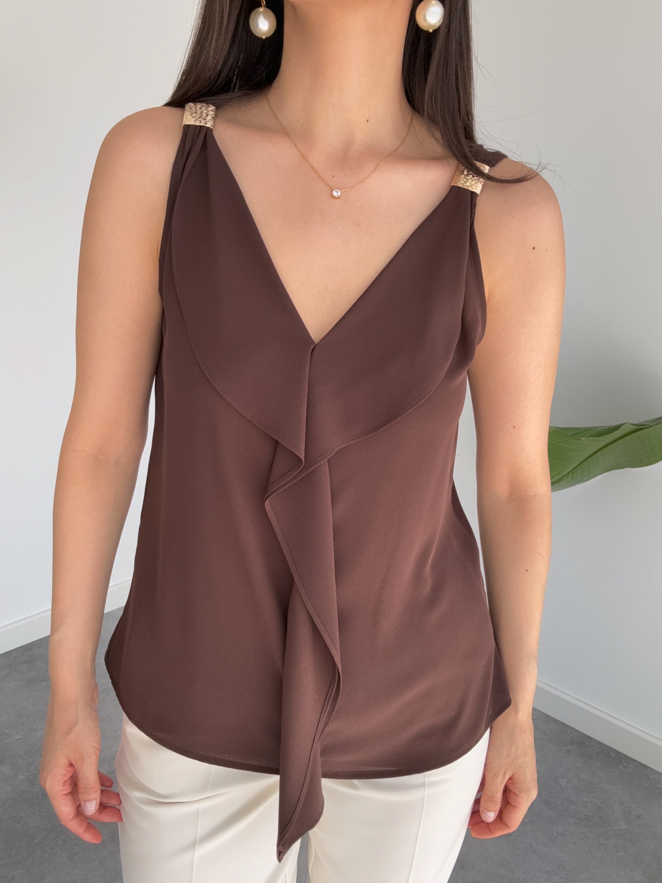 ACCESSORY SHOULDERS DETAILED V-NECK BLOUSE BROWN