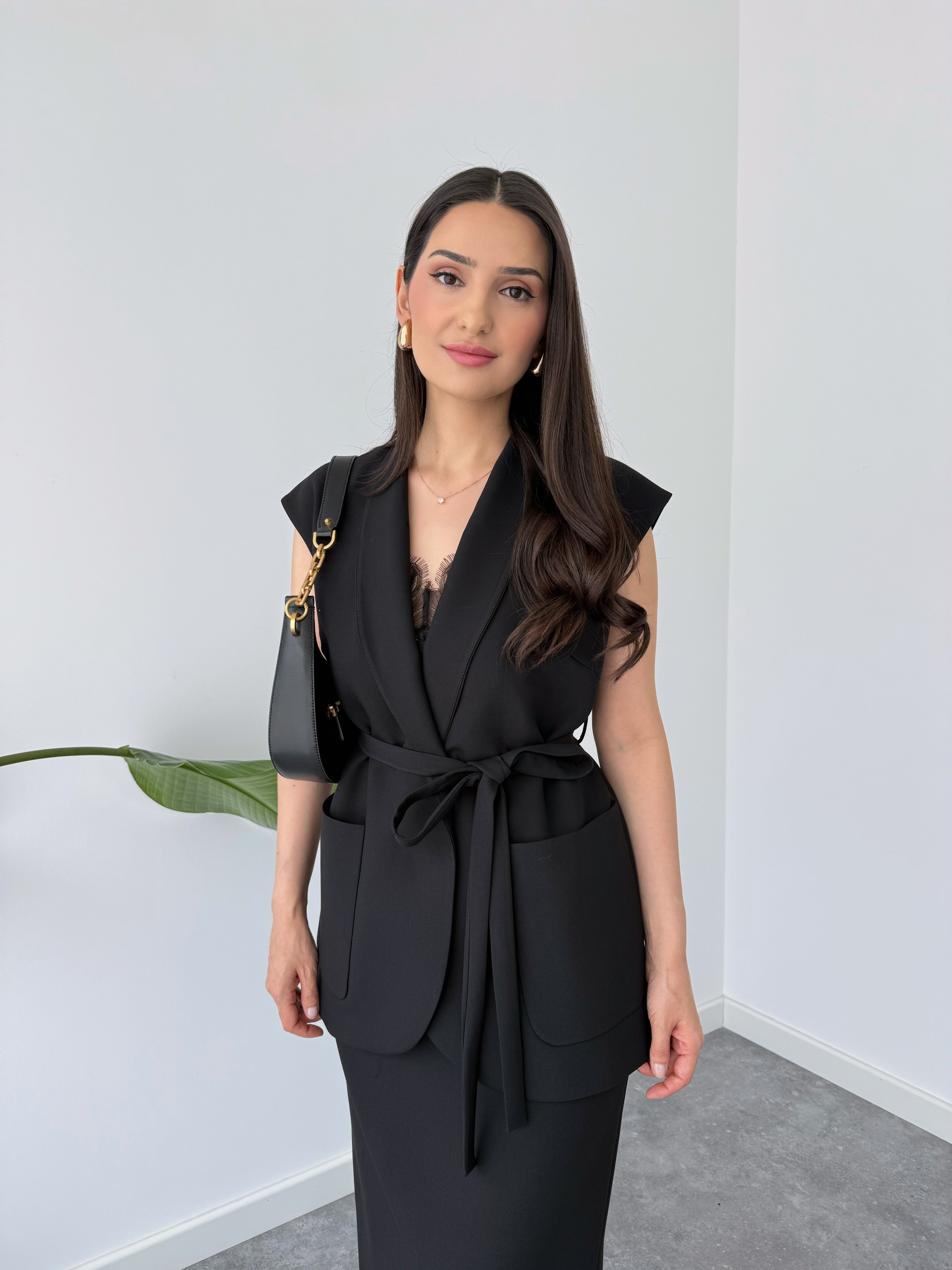 POCKET DETAIL BELTED WAIST VEST BLACK