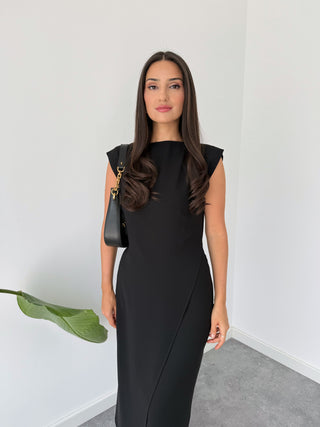 ETEĞİ ASİMETRİK KESİM DANTEL DETAY ELBİSE