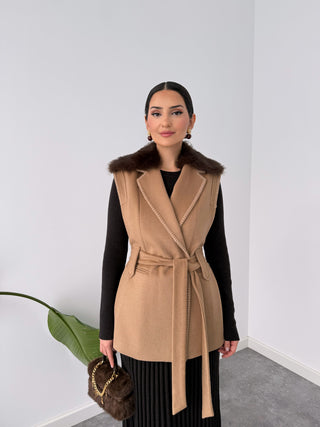 REMOVABLE FUR DETAIL 60% WOOL VEST CAMEL