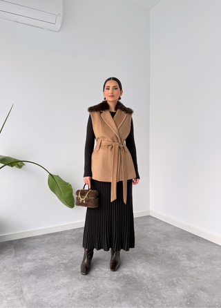 REMOVABLE FUR DETAIL 60% WOOL VEST CAMEL